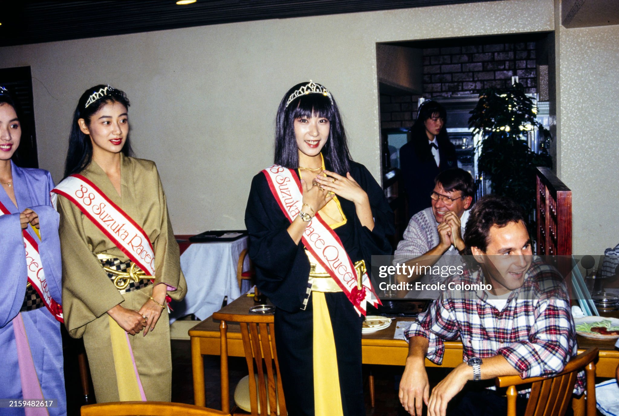 Gerhard Berger with the 'Suzuka Race Queens' at the Japanese Grand Prix in Suzuka on October 30, 1988. 