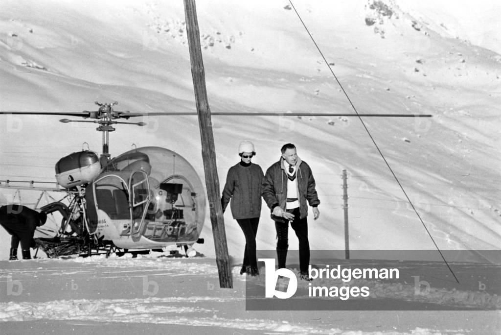Gianni Agnelli and his wife Marella at St. Moritz on 06 January 1965.
