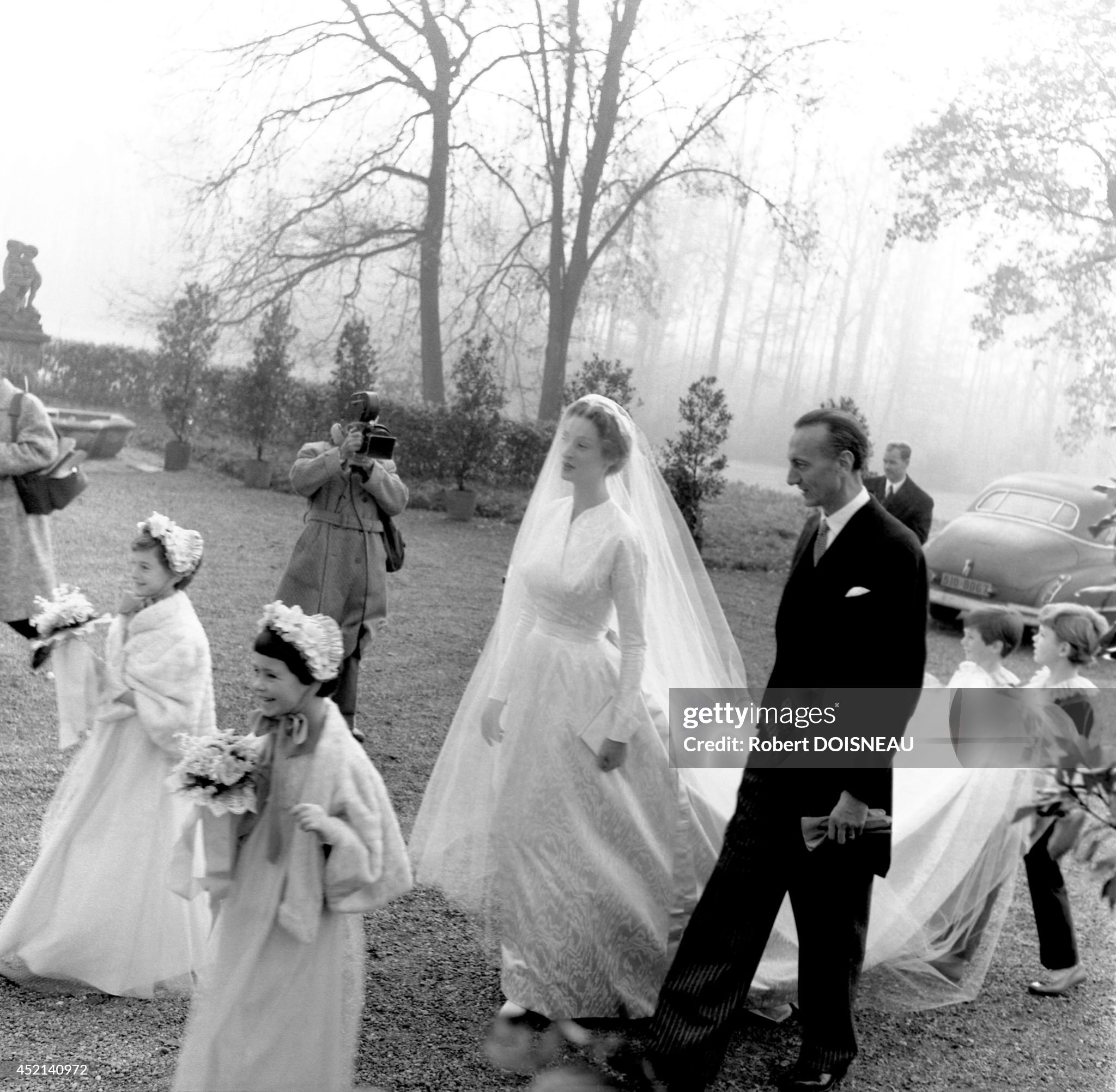 Donna Marella Caracciolo di Castagneto, her father Filippo Caracciolo and attendants in the garden of the Chateau Gruvel for Donna Marella's wedding ceremony with Giovanni Agnelli on 19 November 1953 in Osthoffen, France. 