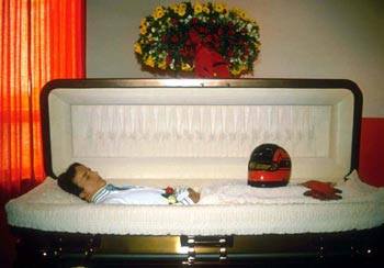 Gilles Villeneuve in the coffin with his helmet and gloves on 12 May 1982.