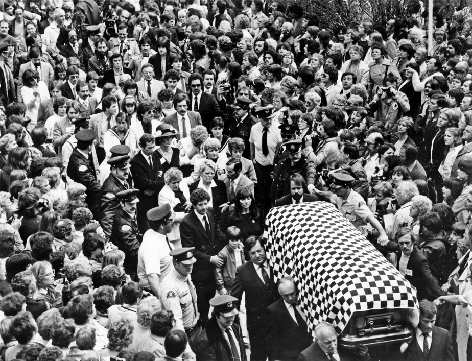 The funeral of Gilles Villeneuve. 