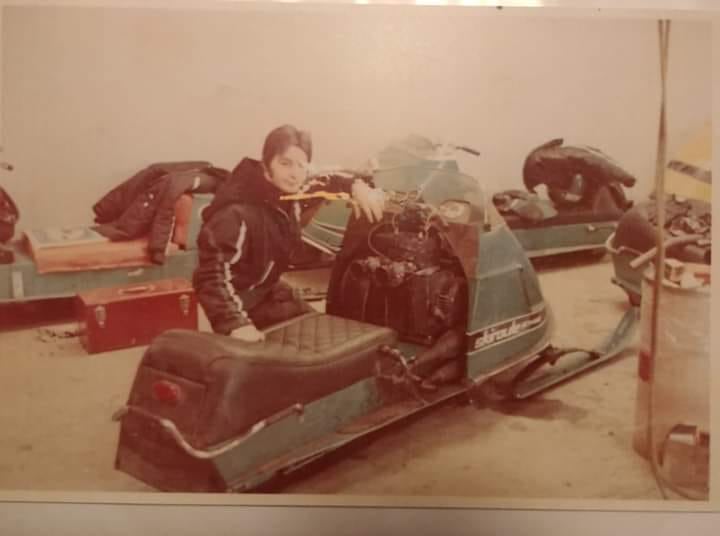 Gilles Villeneuve’s start of snowmobiling with the Skiroule team in 1976.