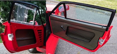Left: prototype sliding window. Series production right cranked window. 