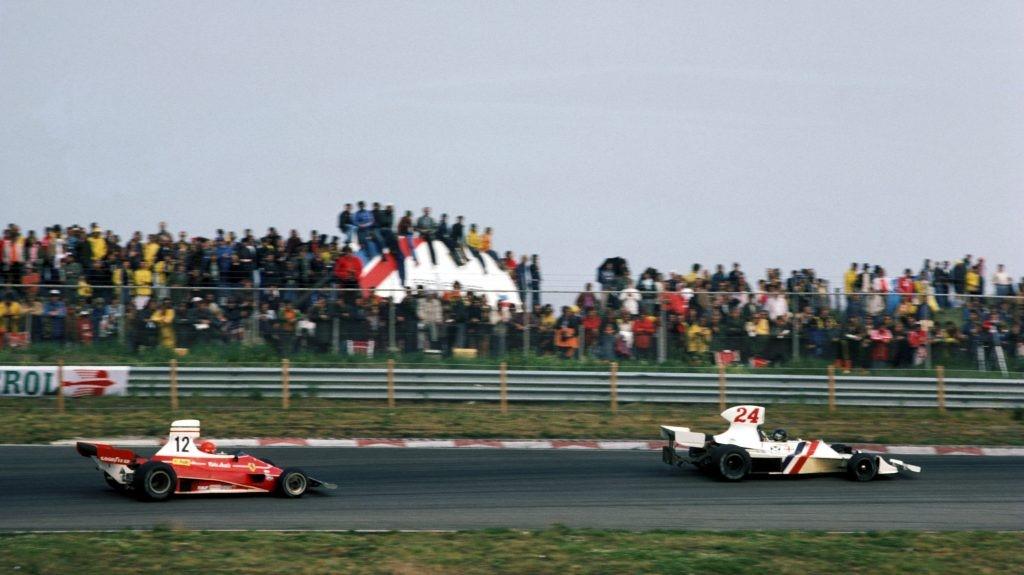 Niki Lauda following James Hunt.
