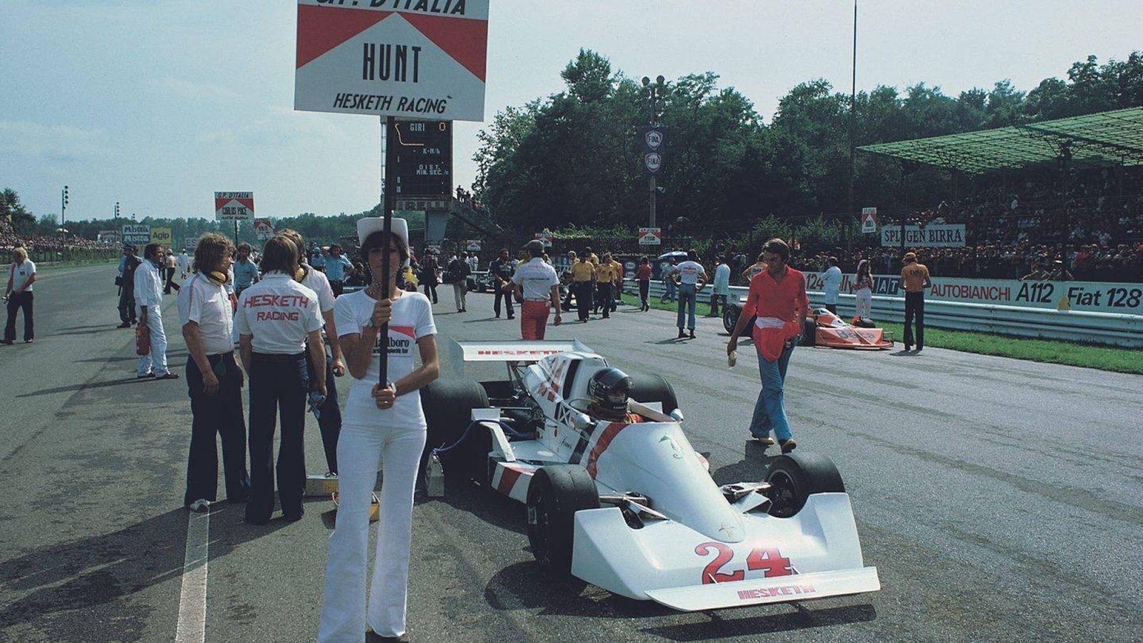 James Hunt on the grid in the Hesketh 308C at Monza ’75.