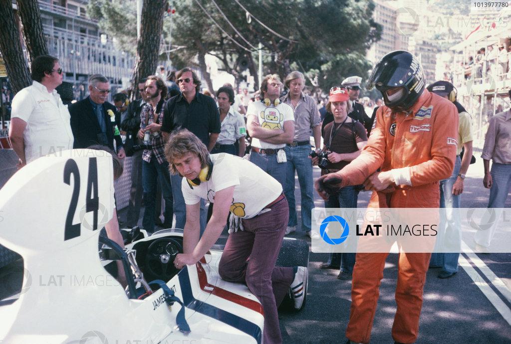 1974 Monaco Grand Prix, Monte Carlo, Monaco. 23rd - 26th May 1974. James Hunt (Hesketh 308-Ford), retired, in the pit lane with Beaky Sims and Lord Hesketh, portrait.