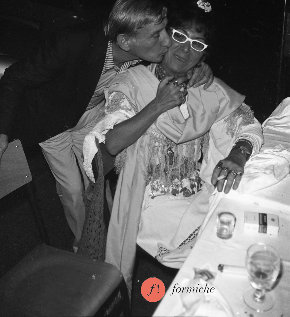 Lina Wertmuller kissed by Renato Rascel in 1977.