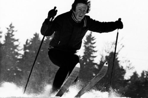 A suitably wintry Jochen Rindt, on skis.