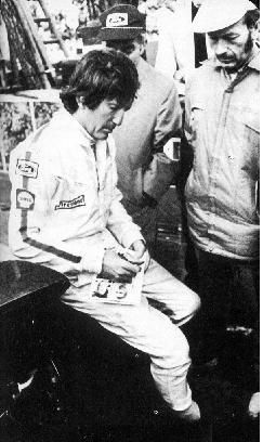 3.10 pm, Rindt signs a last autograph.