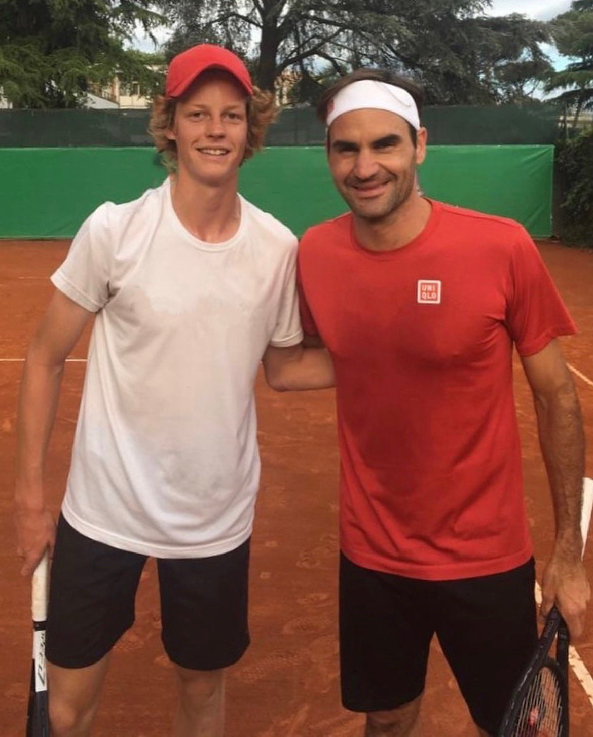 Jannik Sinner with Roger Federer.