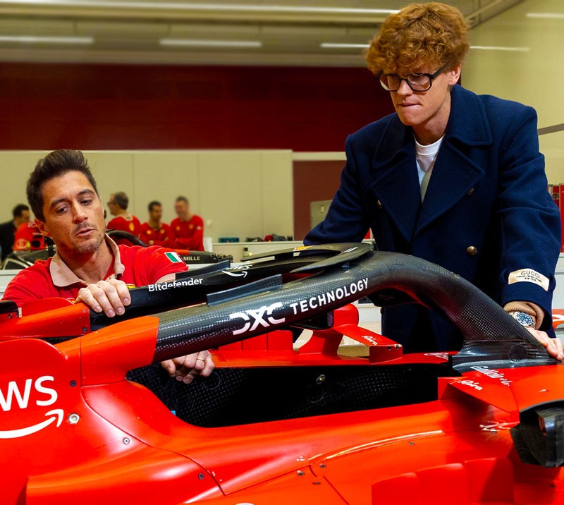 Sinner personally examines a Ferrari race car featuring the newly incorporated DXC Technology, only available in Modena.