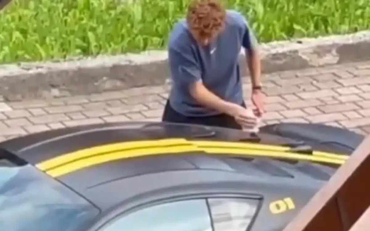 Jannik Sinner washing his beloved Ferrari 812 Competizione.
