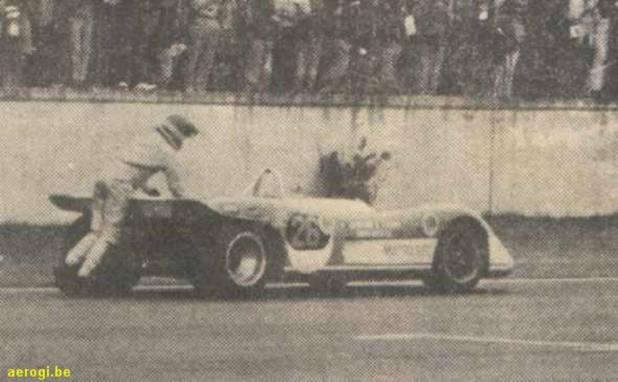 Jean Pierre Beltoise pushing his car before the accident with Ignazio Giunti.