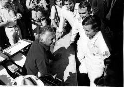 Ignazio Giunti in the Ferrari pits with Regazzoni and the lawyer Gianni Agnelli.