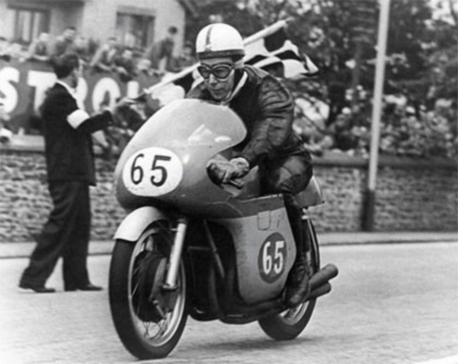 Jun 06-1958 Surtees wins the senior TT.
