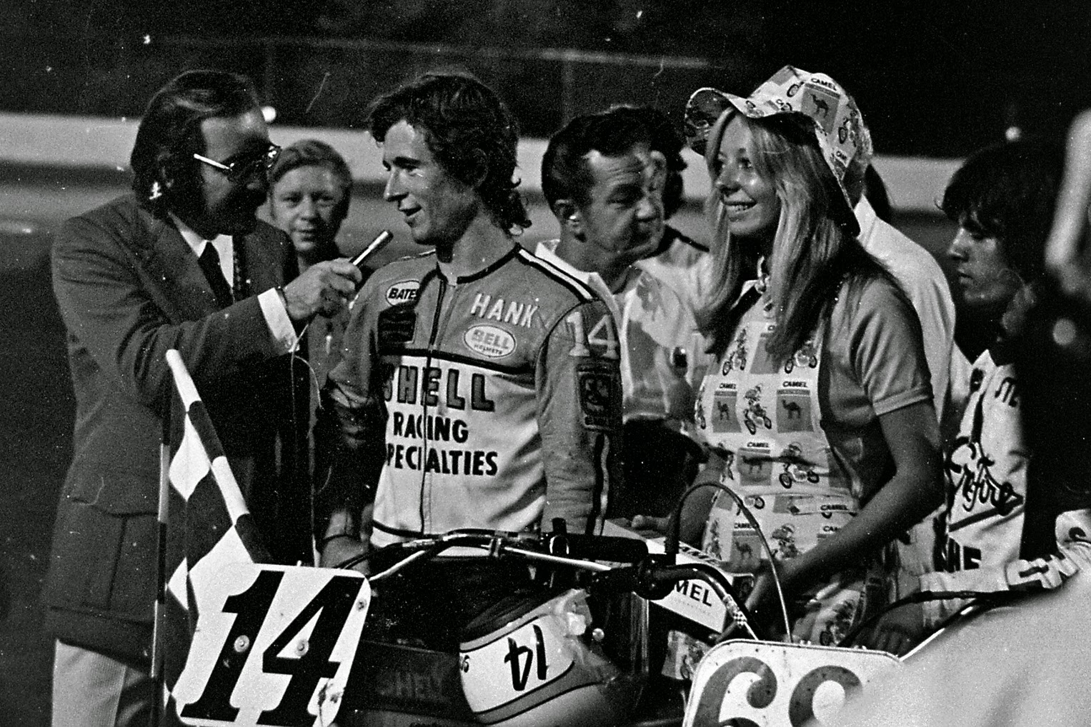 Lynn Griffis with Hank Scott at Santa Fe Short Track National in August 1975.