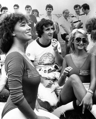 Alain Prost, Renault, with the Giacobazzi Lambrusco promotion girls in 1983.