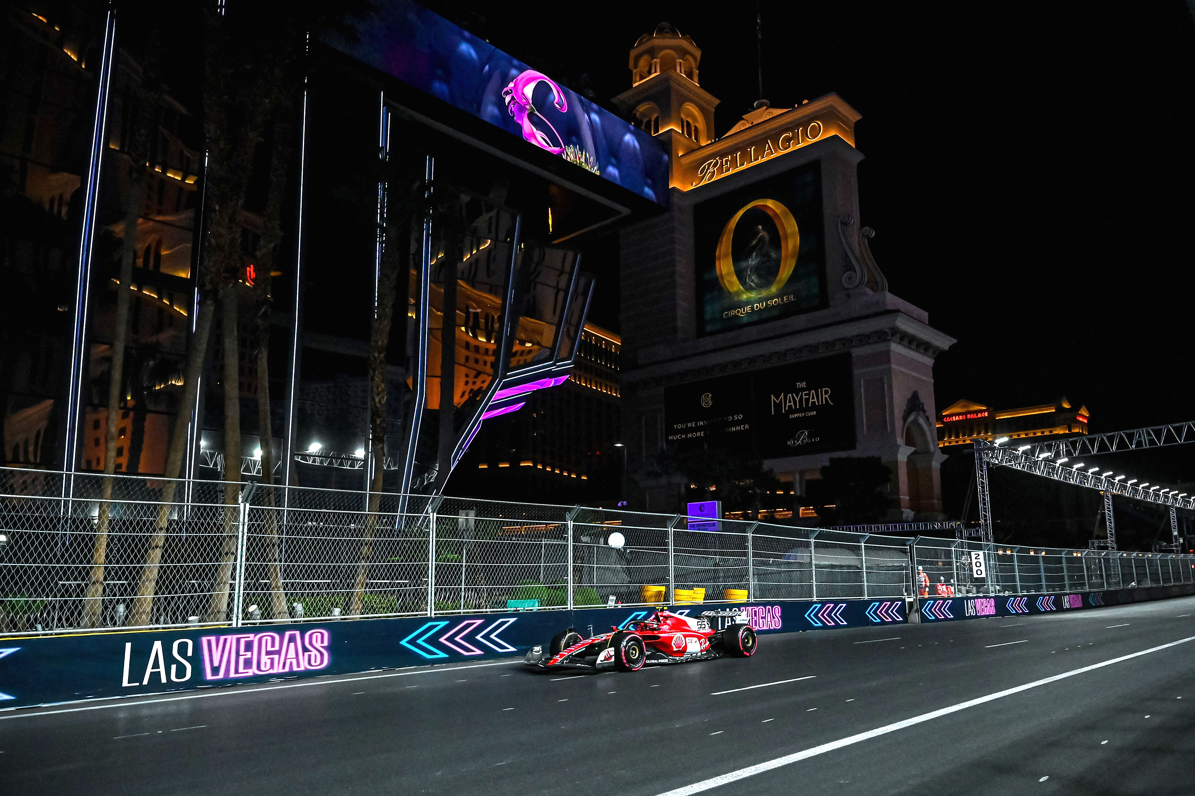 Carlos Sainz, Ferrari, in action in Las Vegas on 18 November 2023.