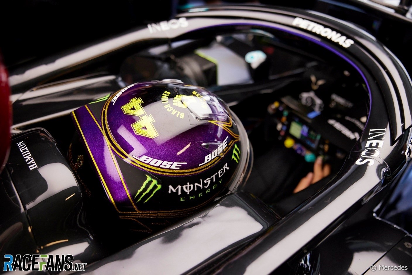 Lewis Hamilton’s helmet for the Abu Dhabi Grand Prix on 11 – 13 September 2020.