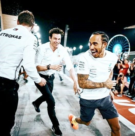 Toto Wolff chasing Lewis Hamilton …