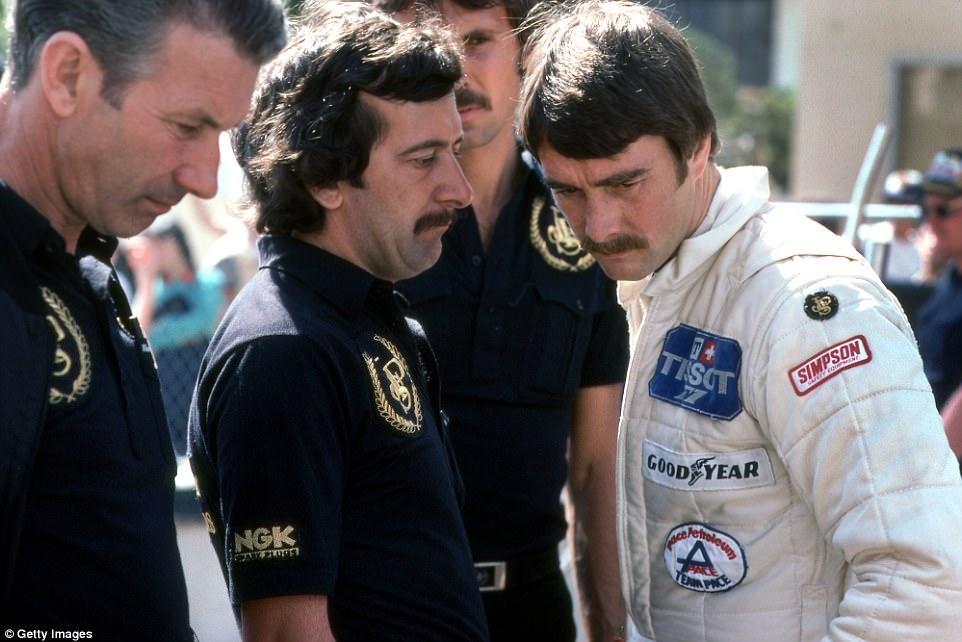 Nigel Mansell shares thoughts with his Lotus team before missing out on the points with a seventh placed finish.