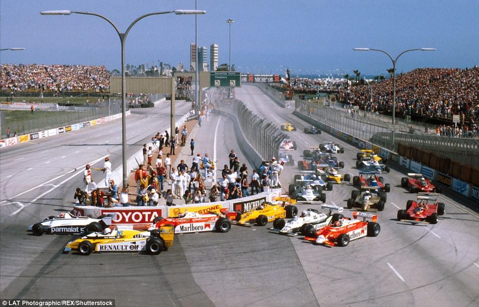 The first corner moved to the opposite side of the track in 1978 at the end of the fastest section and remained there for the rest of F1's tenure. Between 1978 and 1981 it was known as Queen's hairpin as the circuit turned back on itself towards Pine Avenue as Nelson Piquet leads the field here for Brabham in 1980. For 1982 and 1983 it became a 90 degree right turn.