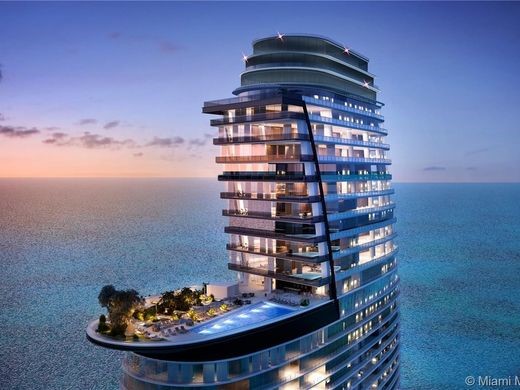 A 1828 m2 Euros 55,818,400 three-level penthouse in Miami.