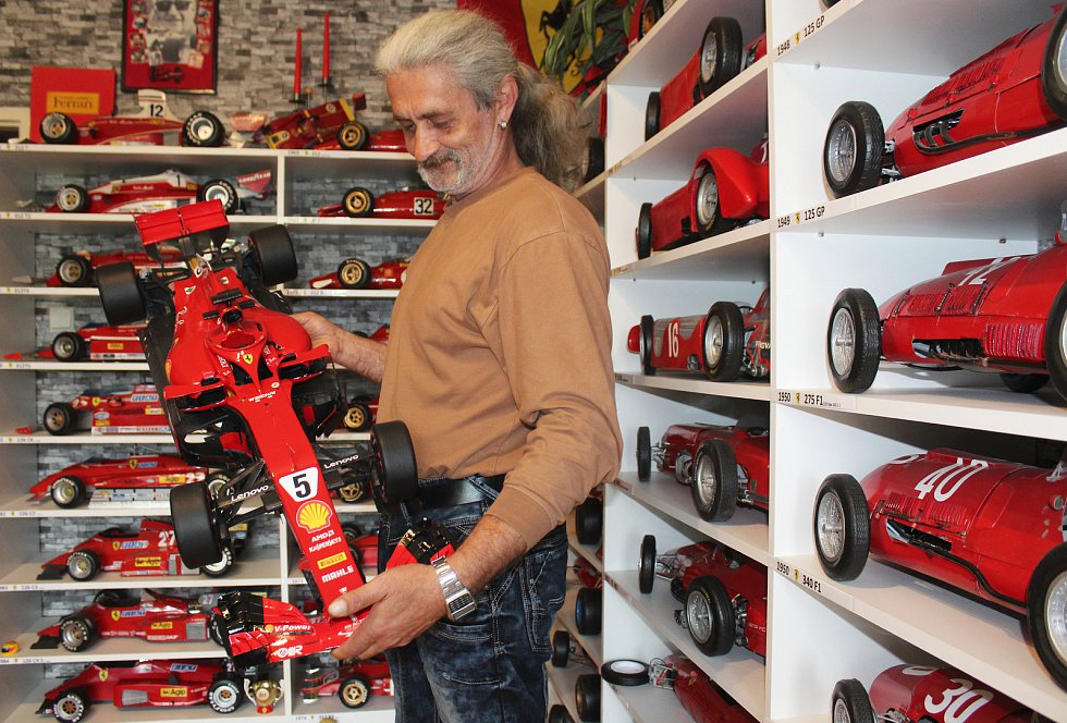 Milan Paulus with a paper model of a Ferrari