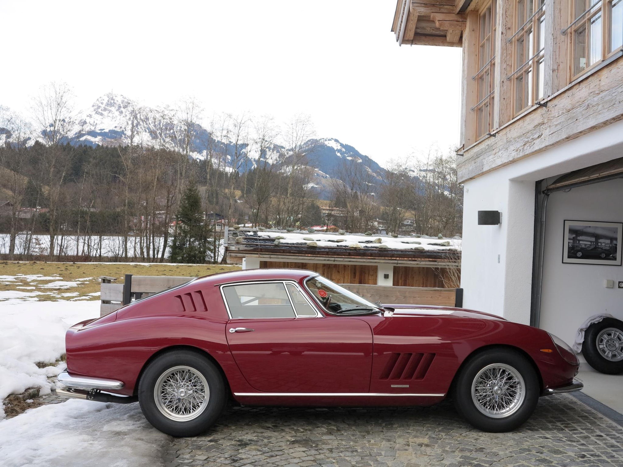 A Ferrari 275 GTB.