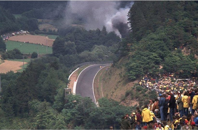 In the photo the 1976 edition, with the smoke behind the trees coming from Lauda's burning car.