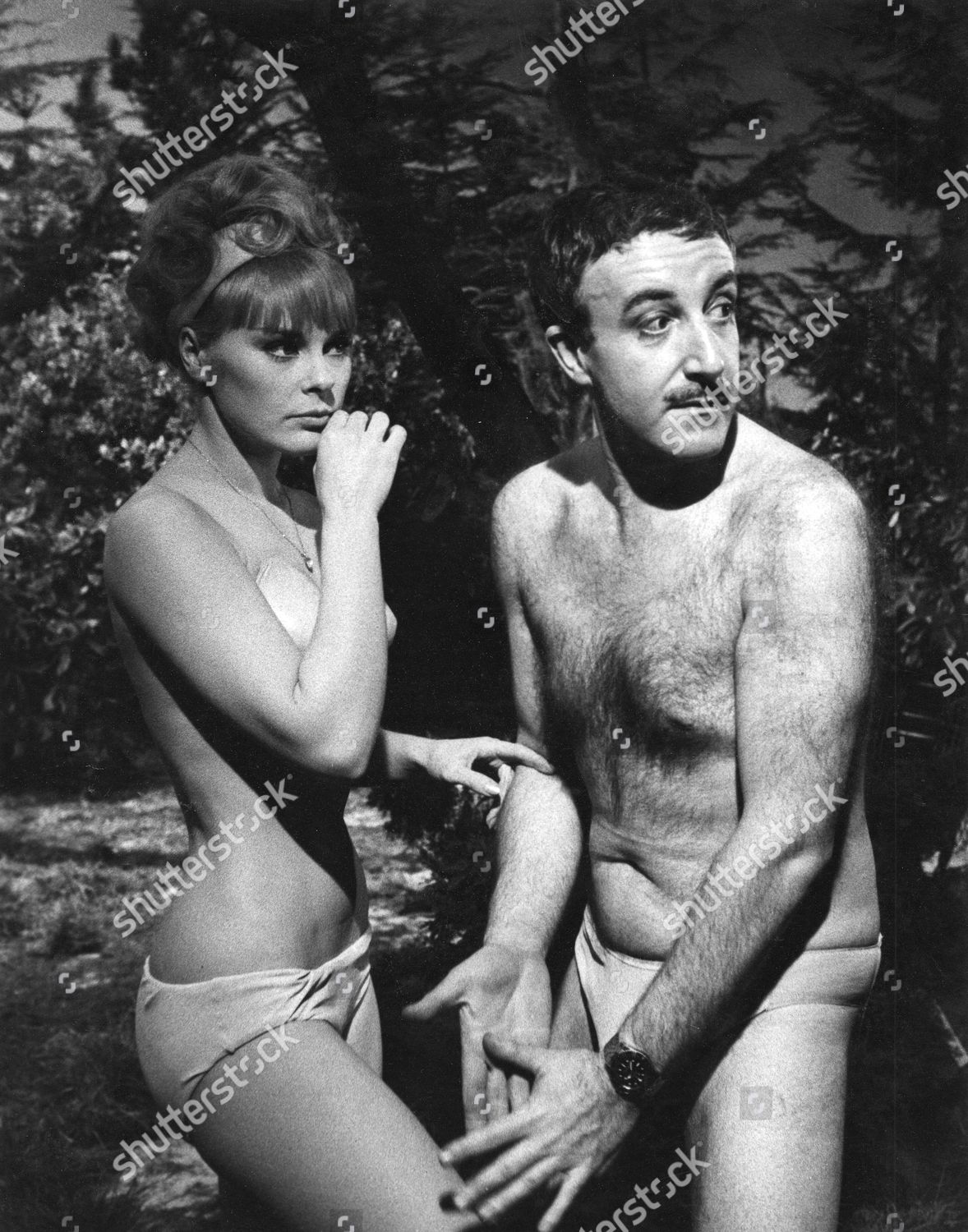 Peter Sellers and Elke Sommer filming ‘A shot in the dark’ in Britain in 1964.