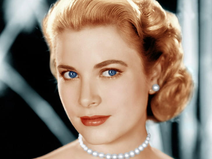 A beautiful Grace Kelly.