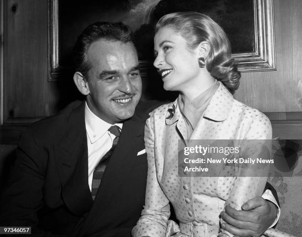 Price Rainier III of Monaco and Grace Kelly, 26, pose for photographers on 05 January 1956 at the Kelly home in Philadelphia after announcing their engagement yesterday.