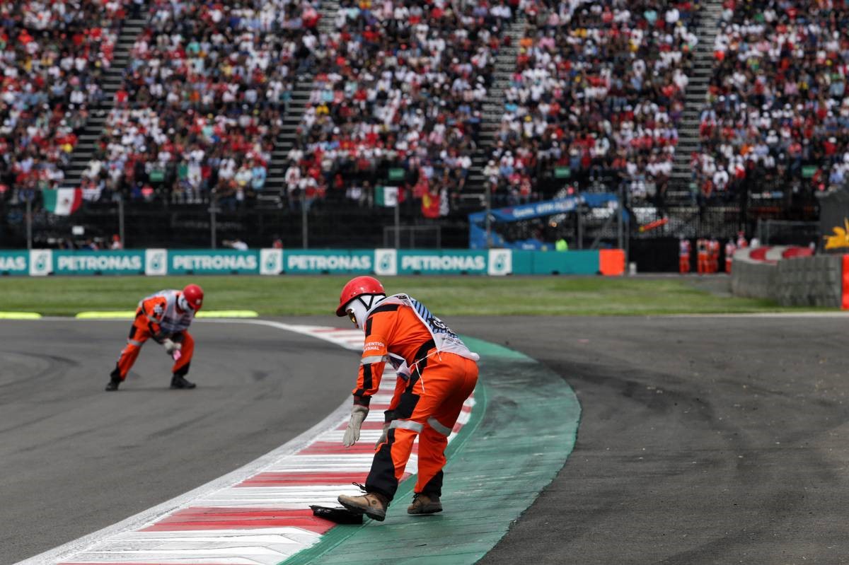 Marshals at the 2018 Mexican Grand Prix.