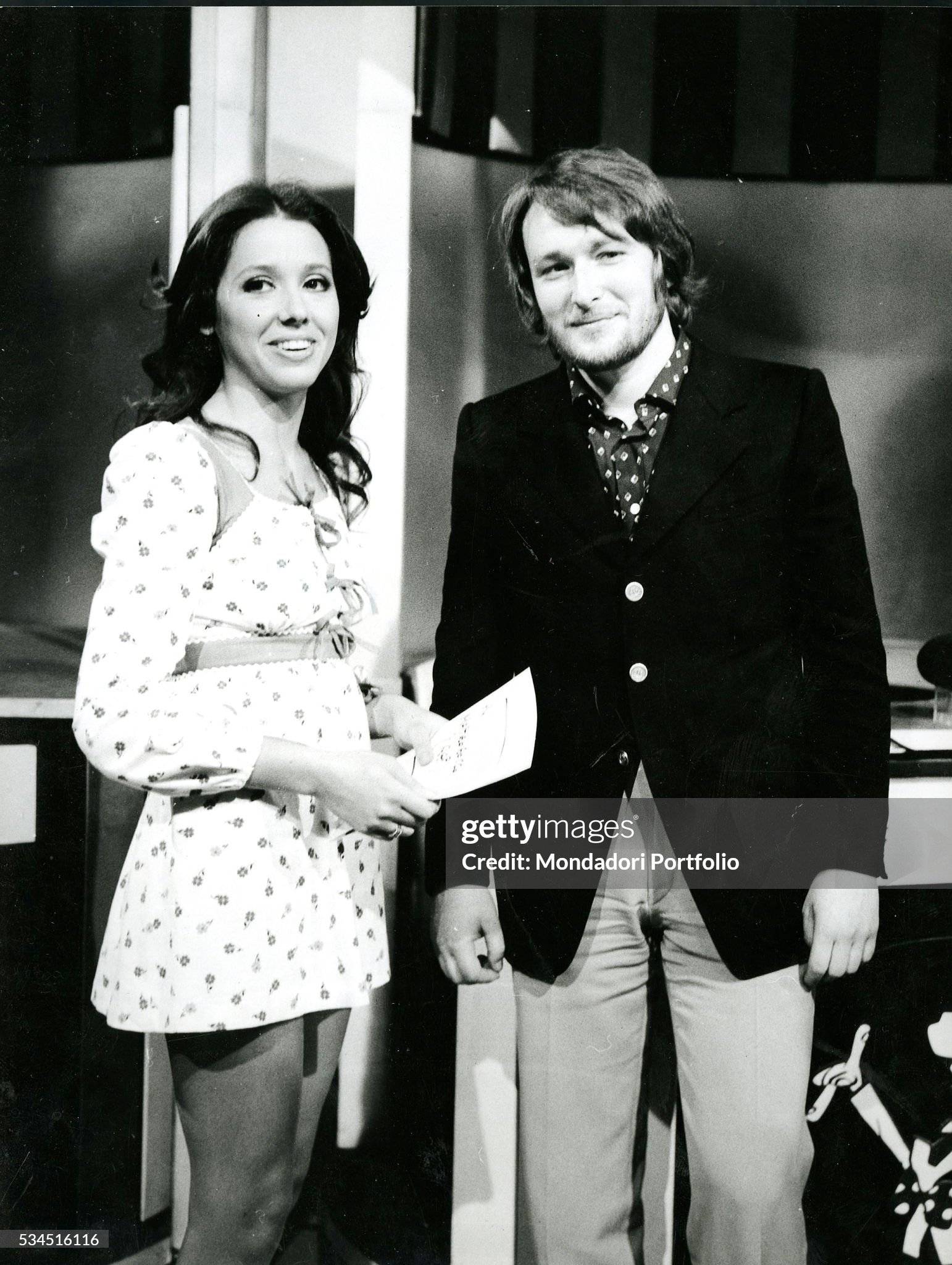 Sabina Ciuffini beside a competitor in the TV quiz show 'Rischiatutto' in Milan in 1970. 
