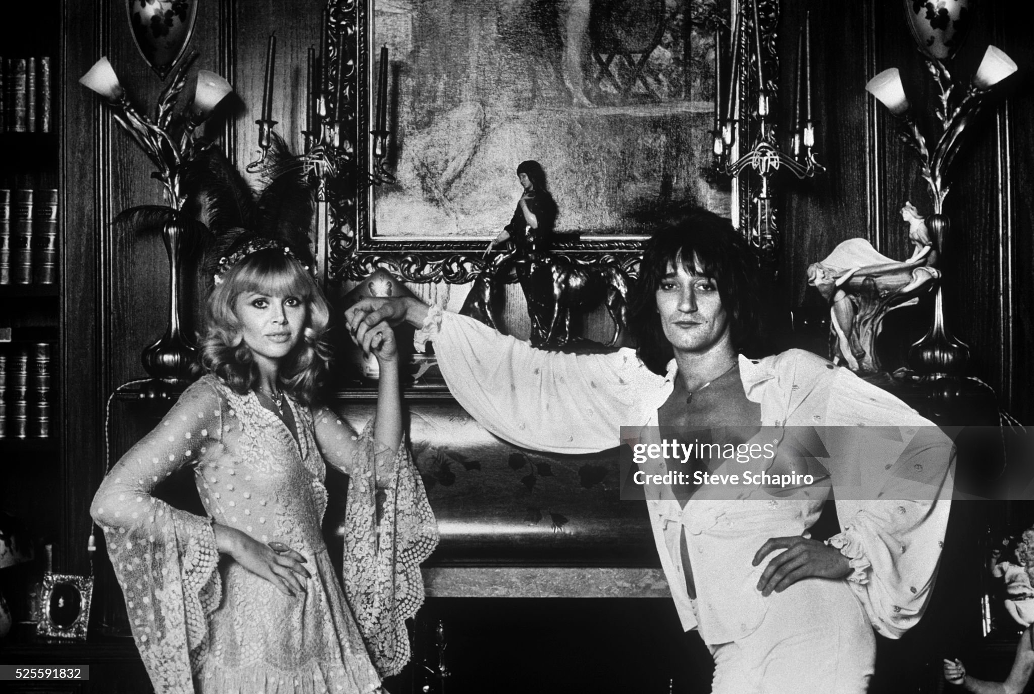 Britt Ekland and Rod Stewart in 1976. 