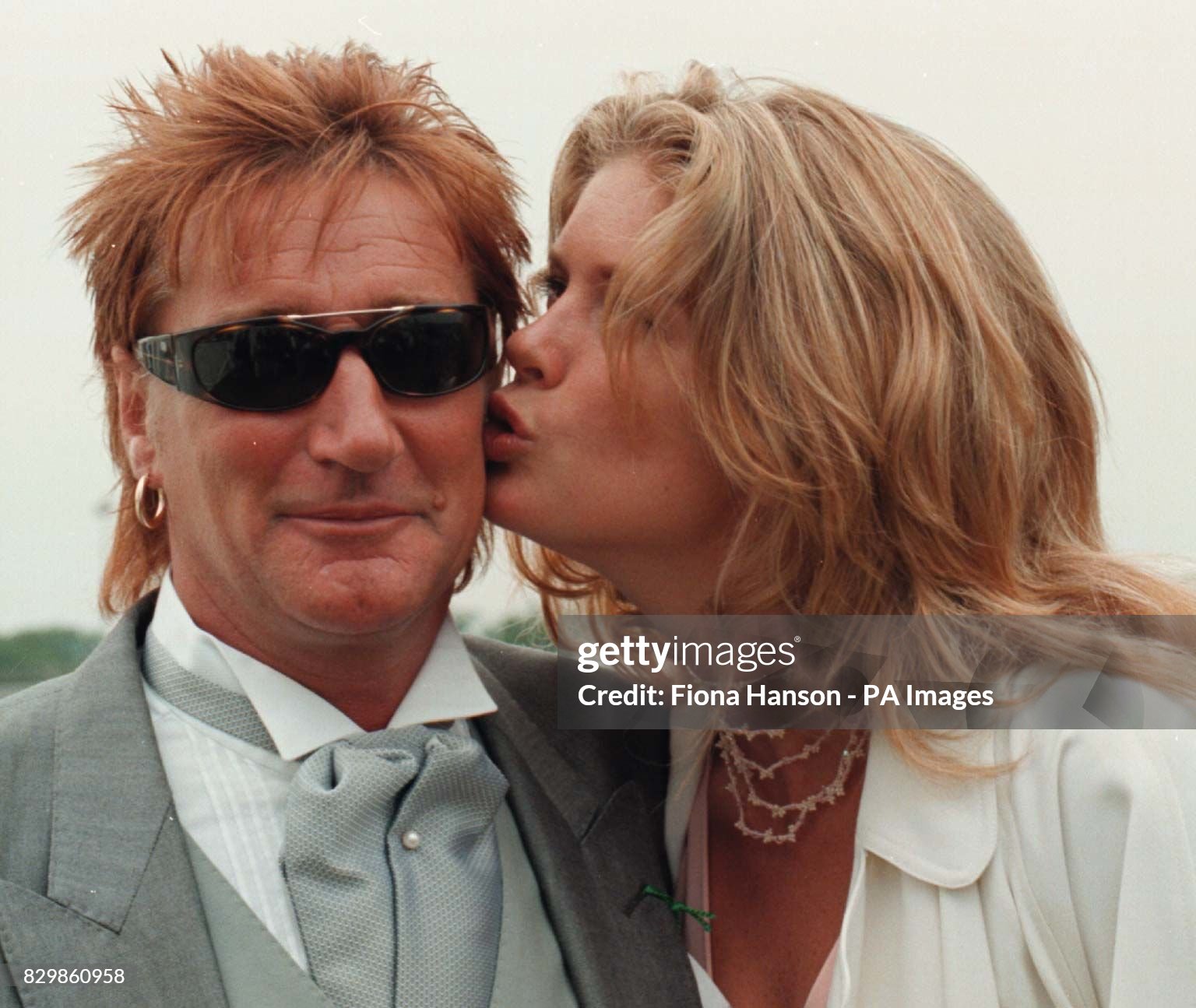Rod Stewart gets a kiss from his wife, model Rachel Hunter, on 08 June 1996. 