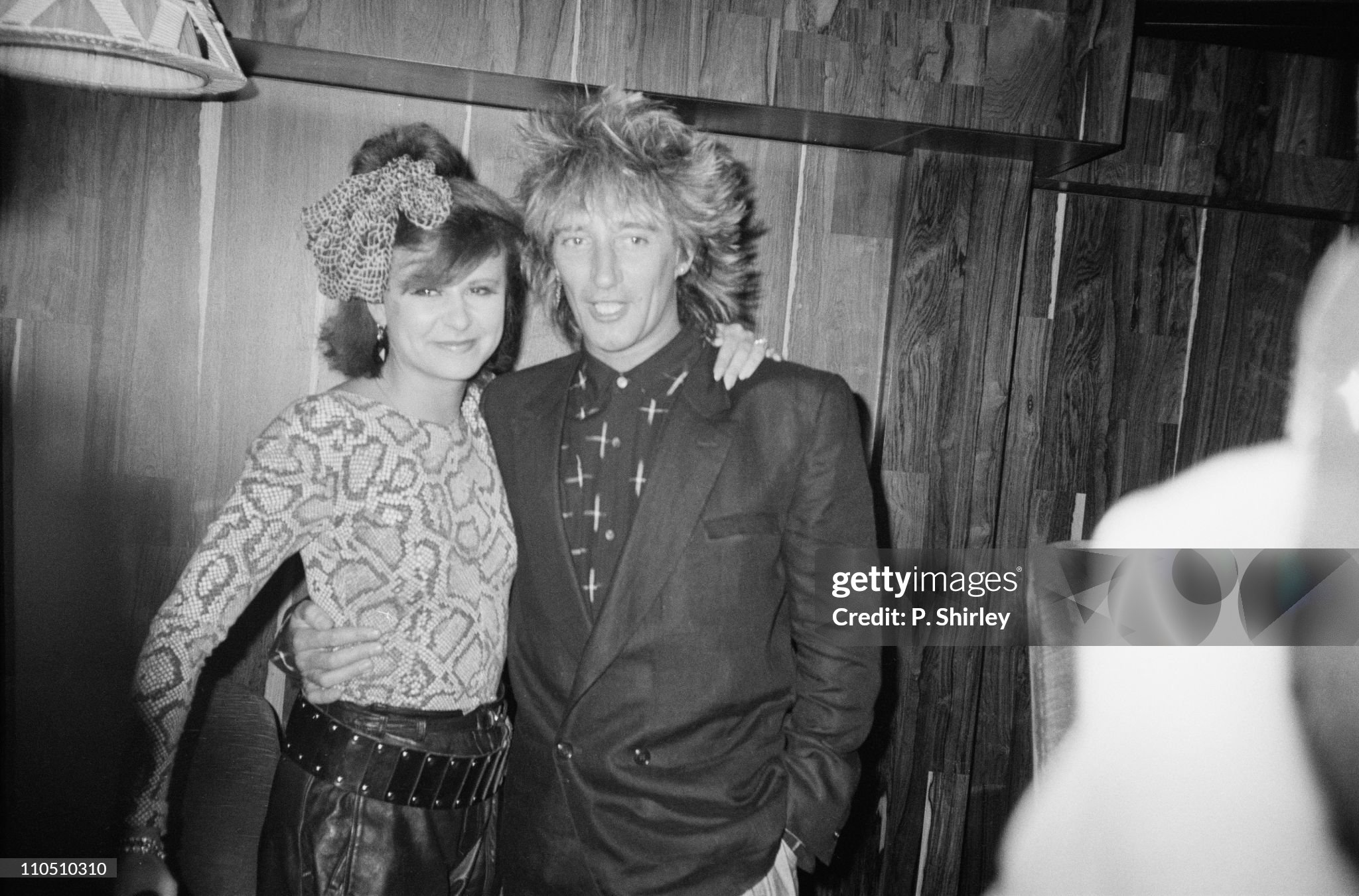 Rod Stewart with singer, actress and comedienne Tracey Ullman on 15 May 1984. 