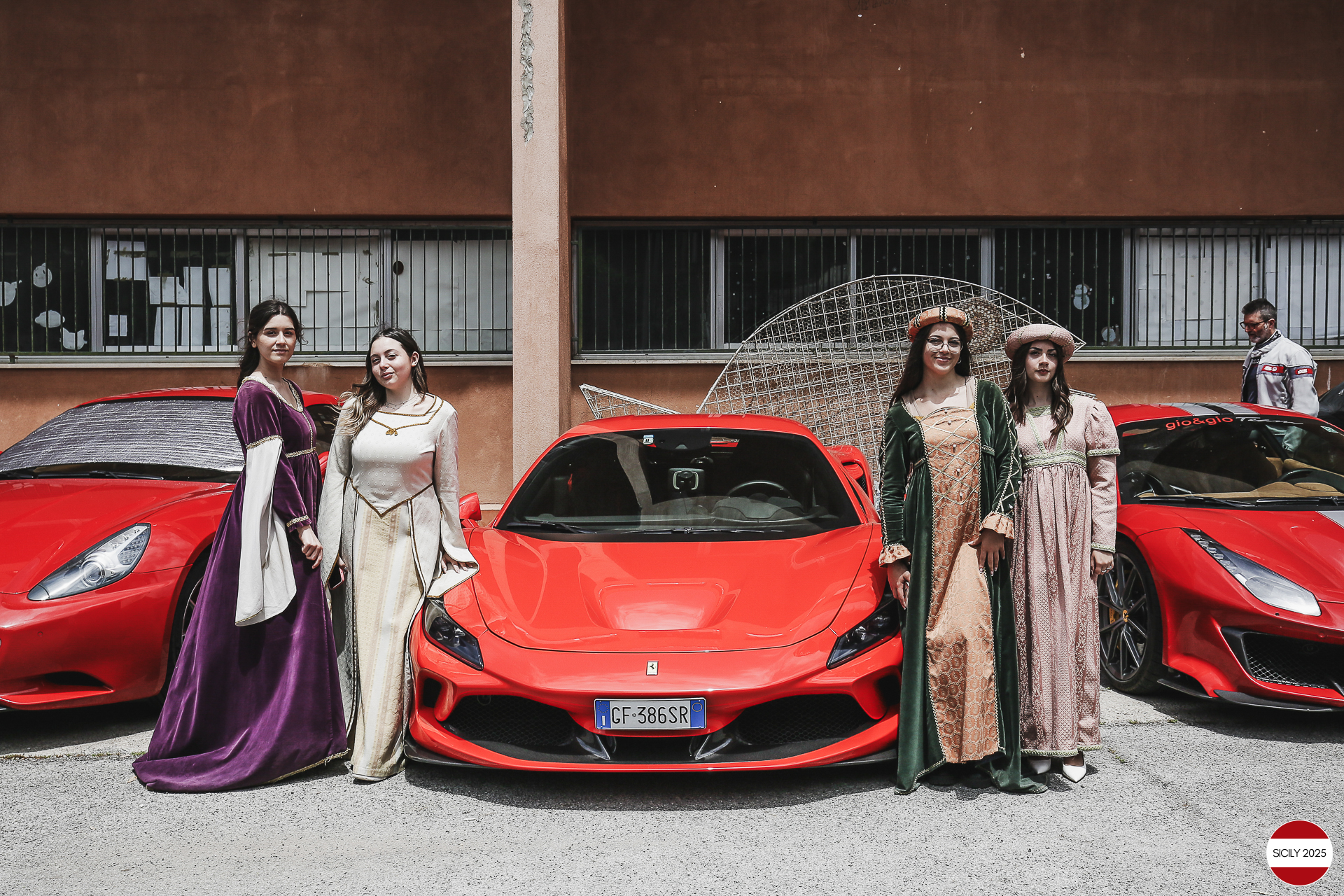 Stop at the 'Jacopo del Duca - Diego Bianca Amato' school. 