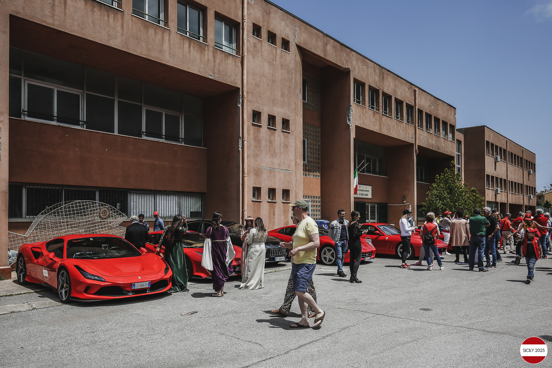 Stop at the 'Jacopo del Duca - Diego Bianca Amato' school. 