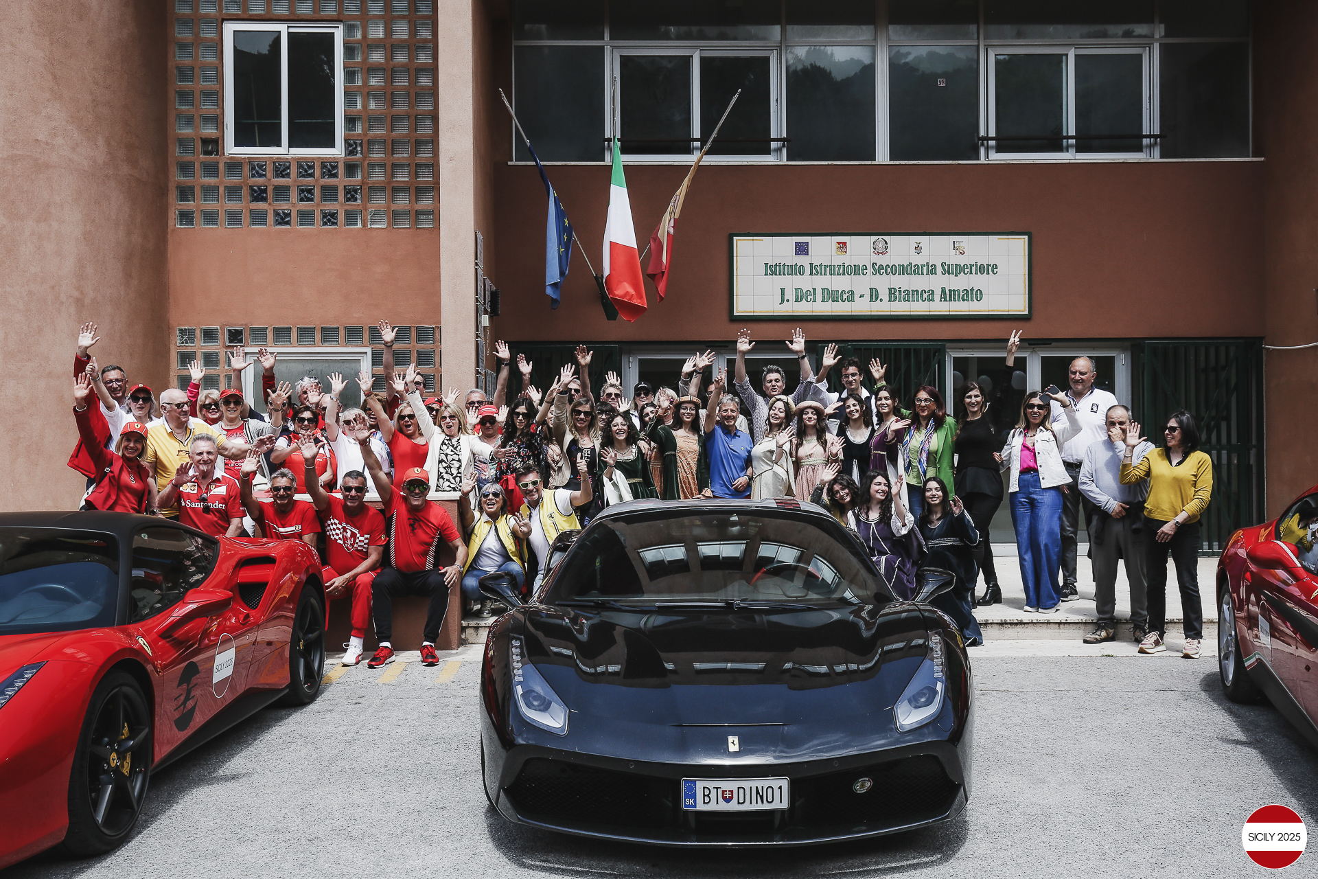 Stop at the 'Jacopo del Duca - Diego Bianca Amato' school. 