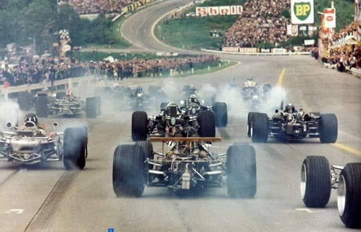 In the photo the start of the 1968 edition of Spa, won by Bruce McLaren in a McLaren-Ford.