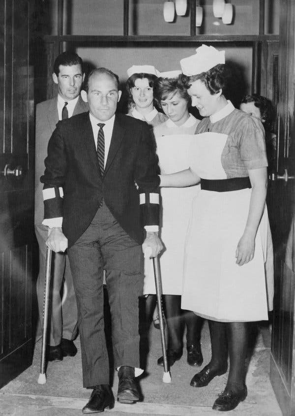 Moss leaves the hospital after being injured in a crash in 1962. 