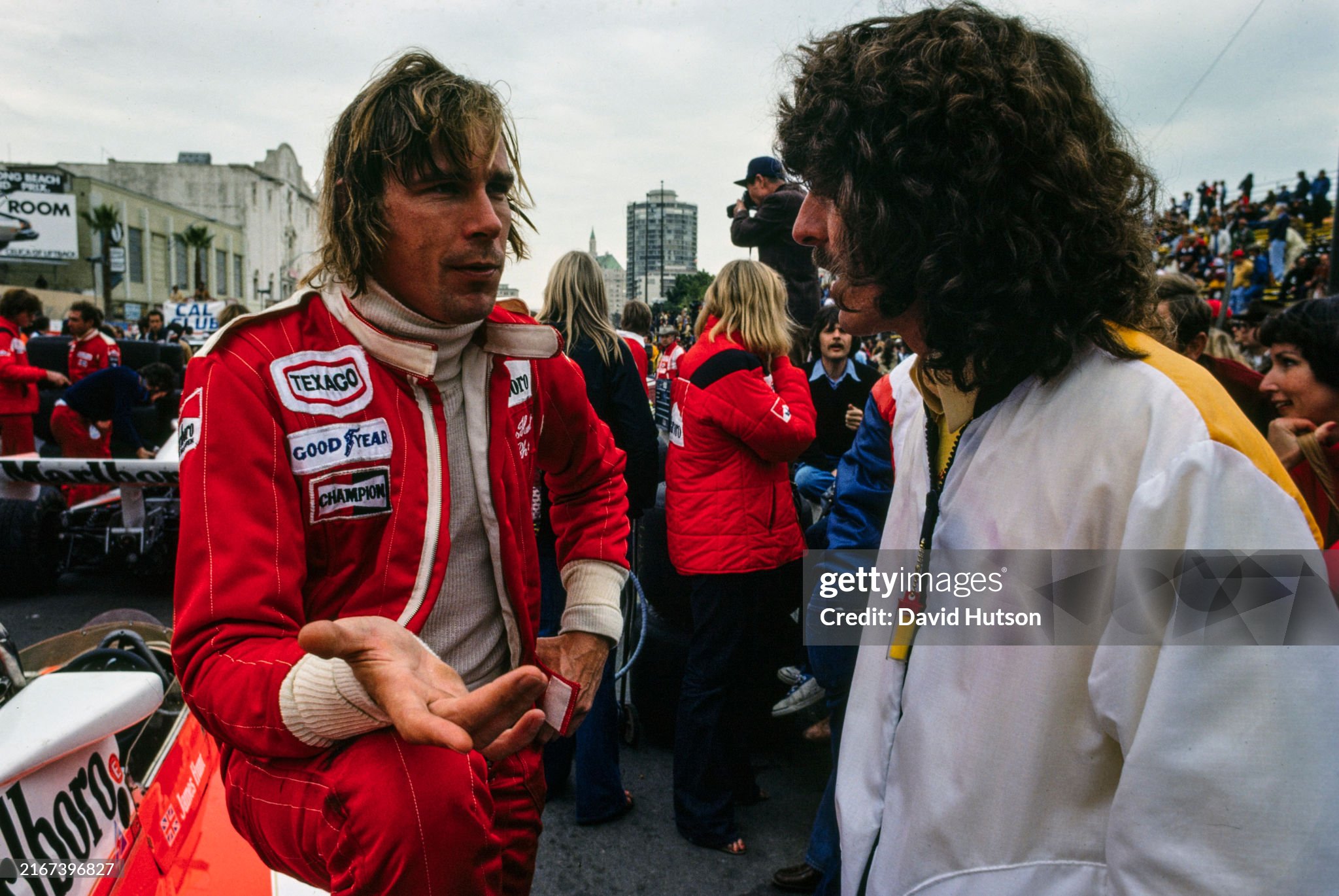 James Hunt, McLaren, with George Harrison at the United States Grand Prix West in Long Beach on 03 April 1977. 