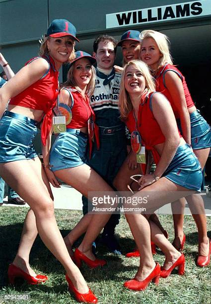 Jacques Villeneuve, Williams, with girls at the 1996 Australian GP in Melbourne. 