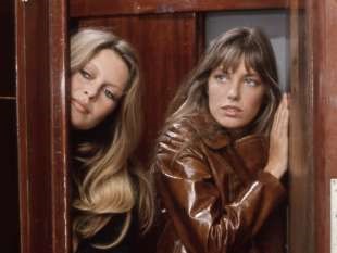 Brigitte Bardot and Jane Birkin in the movie ‘Una donna come me’ in 1973.