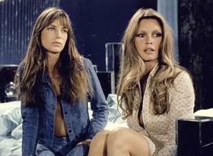 Brigitte Bardot and Jane Birkin in the movie ‘Una donna come me’ in 1973.