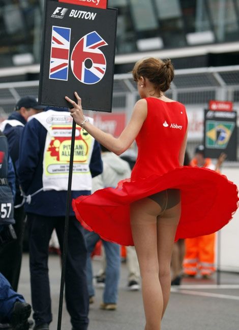 A grid girl on a windy day….