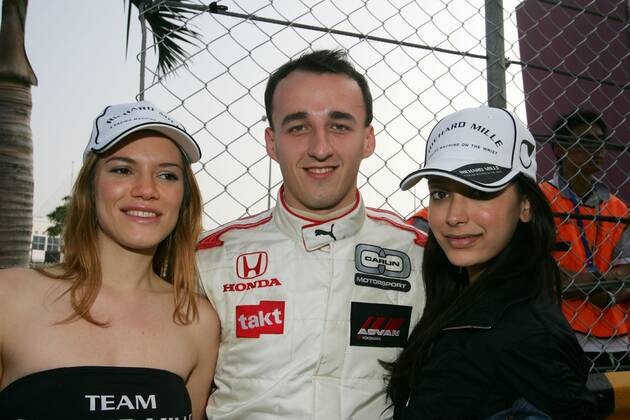 Robert Kubica with two girls.