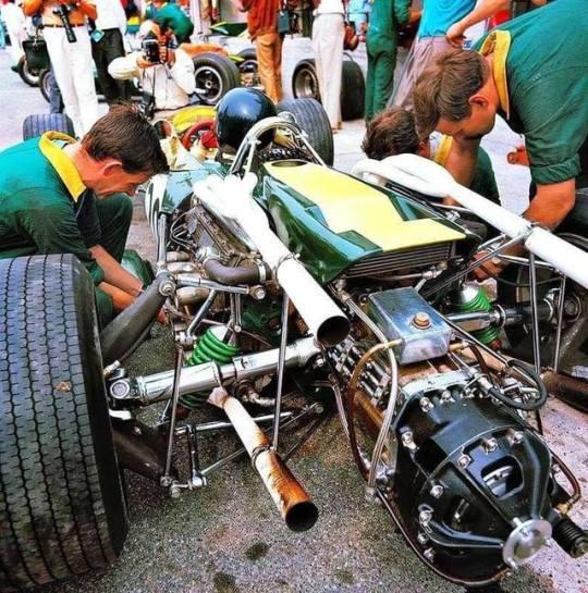 Jim Clark, Lotus-BRM 43, at the Italian Grand Prix in Monza.